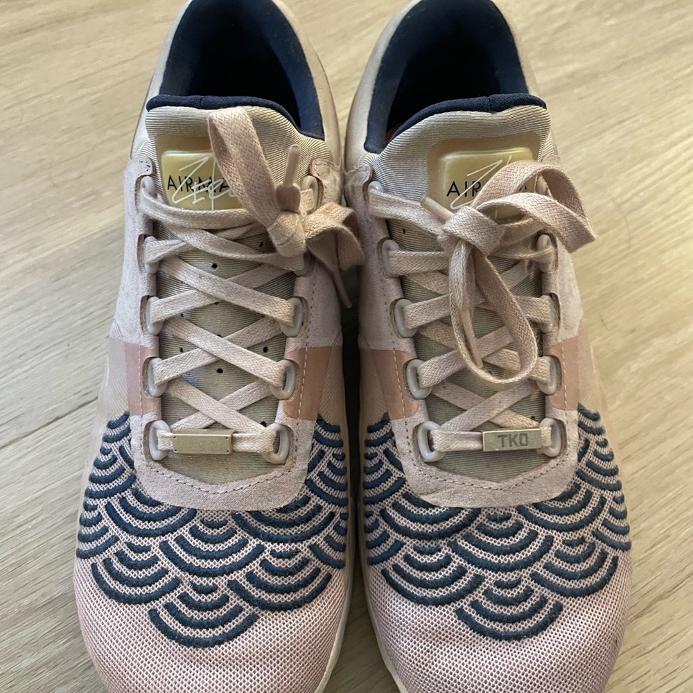 Nike Women's Pink and Navy Sneakers